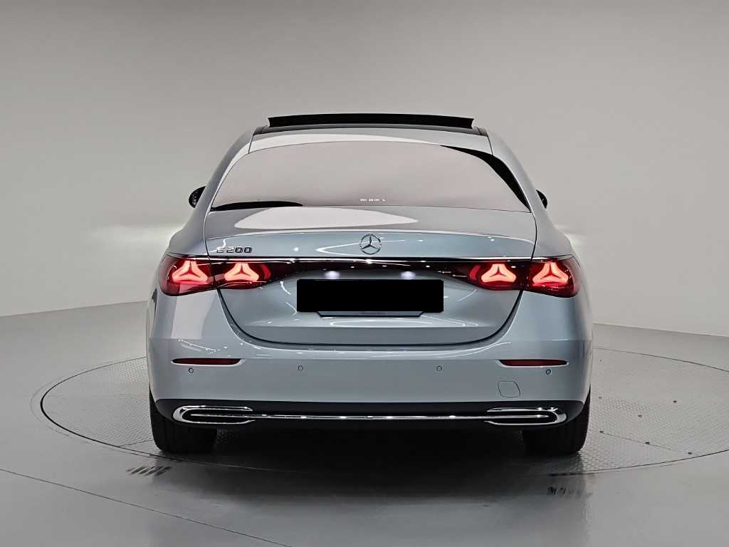 Mercedes-Benz E-Class — photo 03