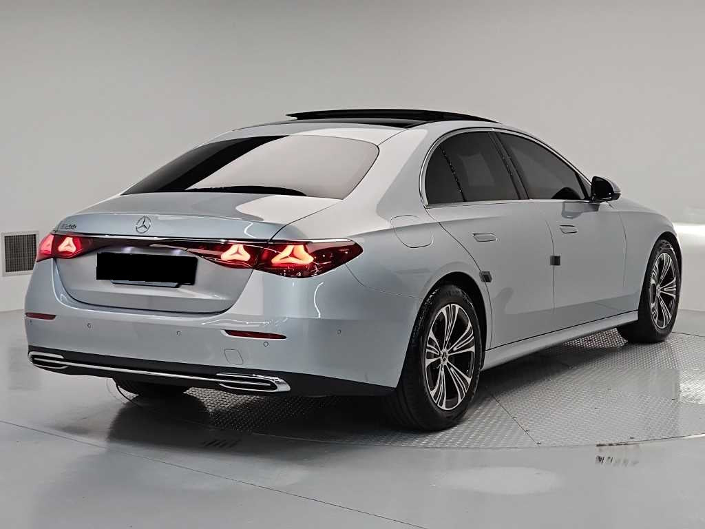 Mercedes-Benz E-Class — photo 04