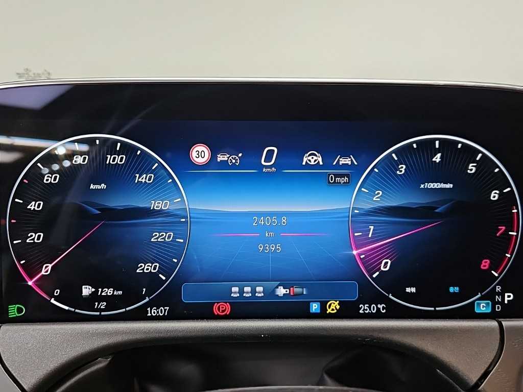 Mercedes-Benz E-Class — photo 06