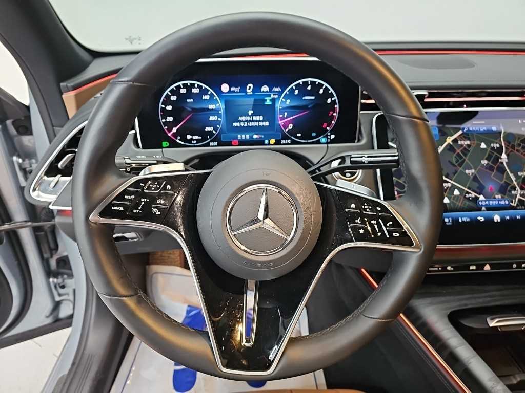 Mercedes-Benz E-Class — photo 09