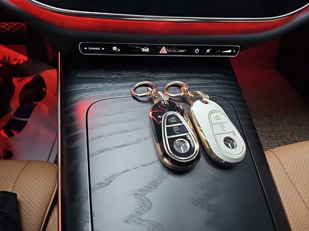 Mercedes-Benz E-Class — photo 10