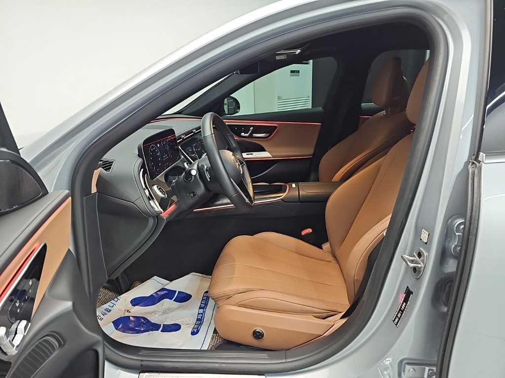 Mercedes-Benz E-Class — photo 11
