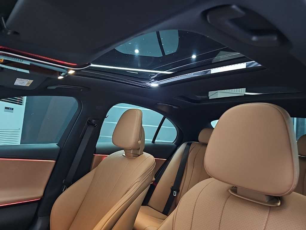 Mercedes-Benz E-Class — photo 14