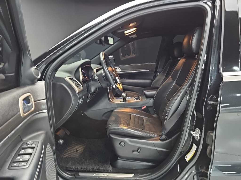 Jeep Cherokee — photo 11