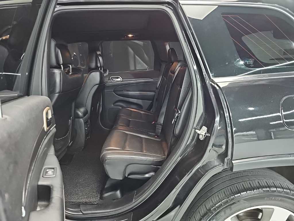 Jeep Cherokee — photo 12
