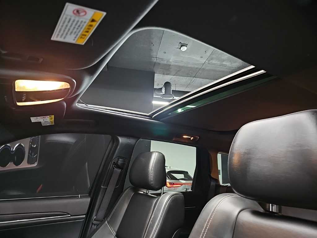 Jeep Cherokee — photo 14