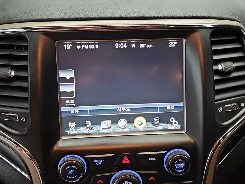 Jeep Cherokee — photo 15