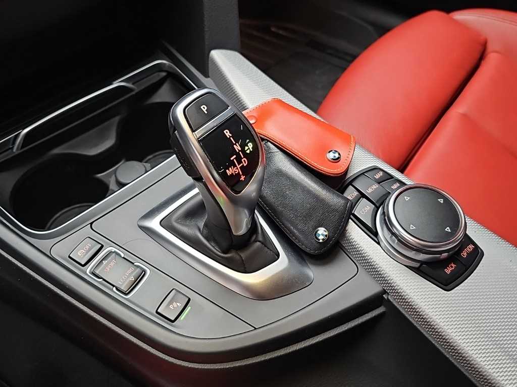 BMW 3-Series — photo 08