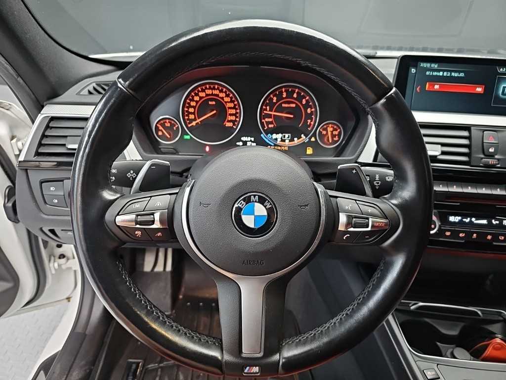 BMW 3-Series — photo 09
