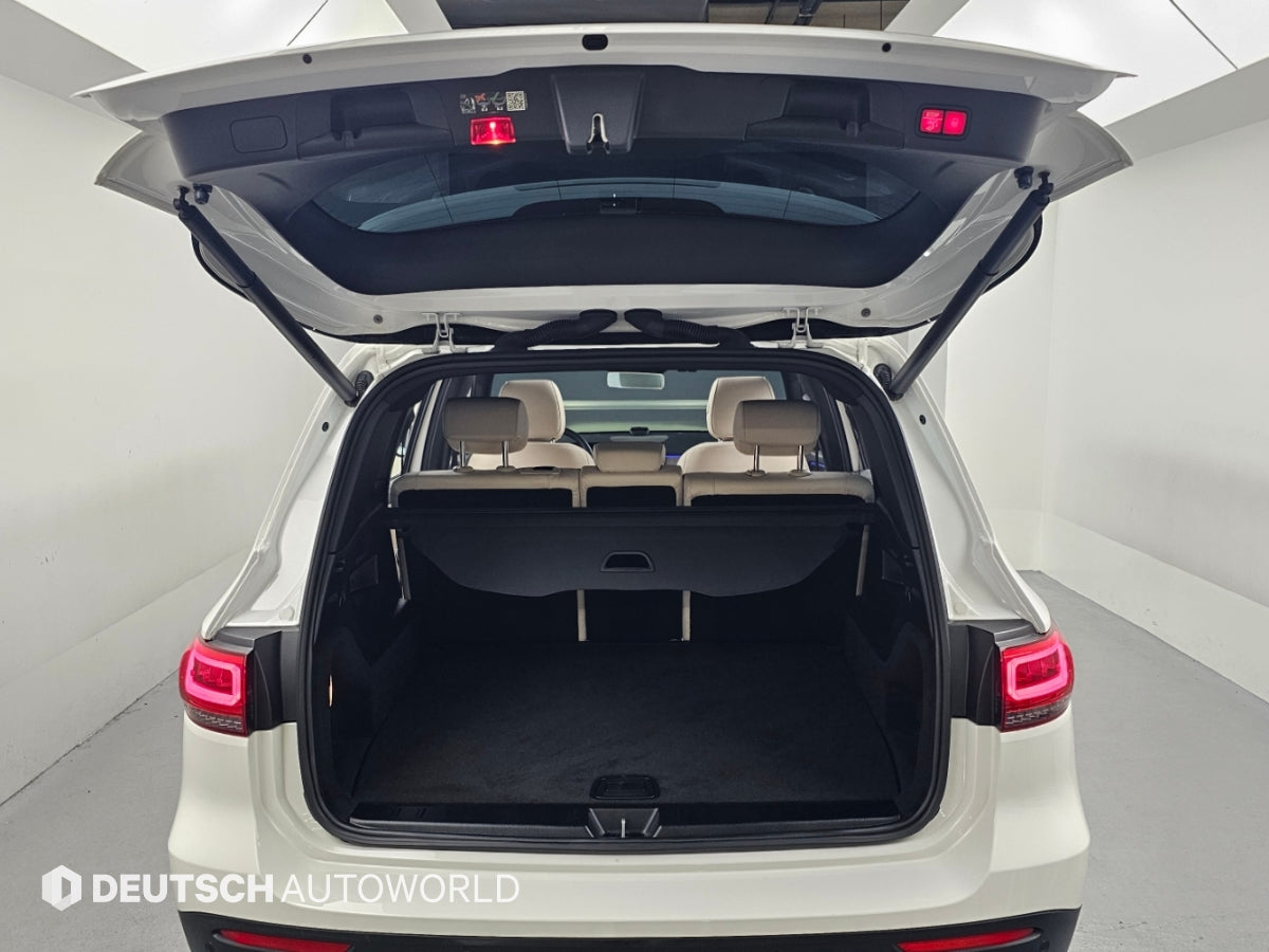 Mercedes-Benz GLB-Class — photo 19