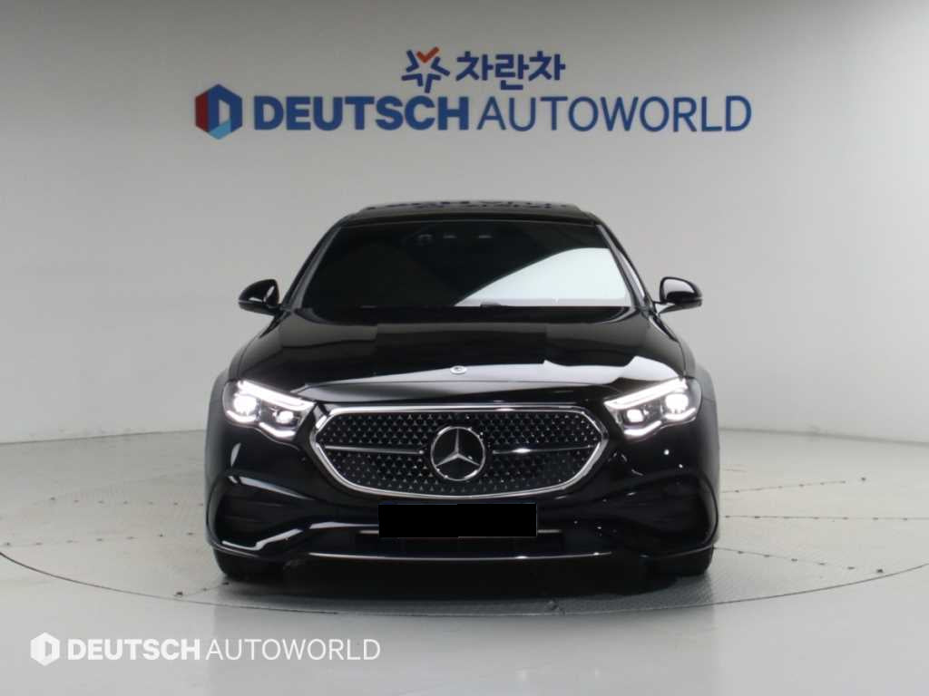 Mercedes-Benz E-Class — photo 04