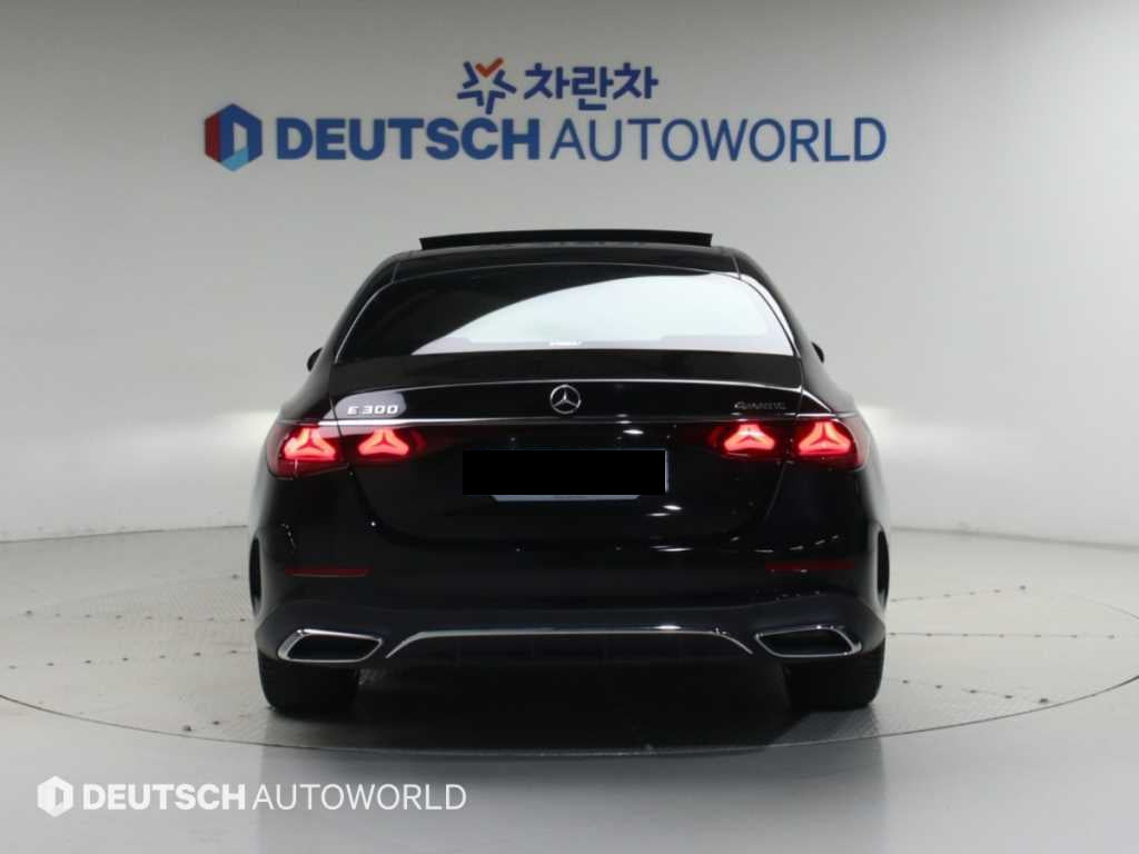Mercedes-Benz E-Class — photo 05