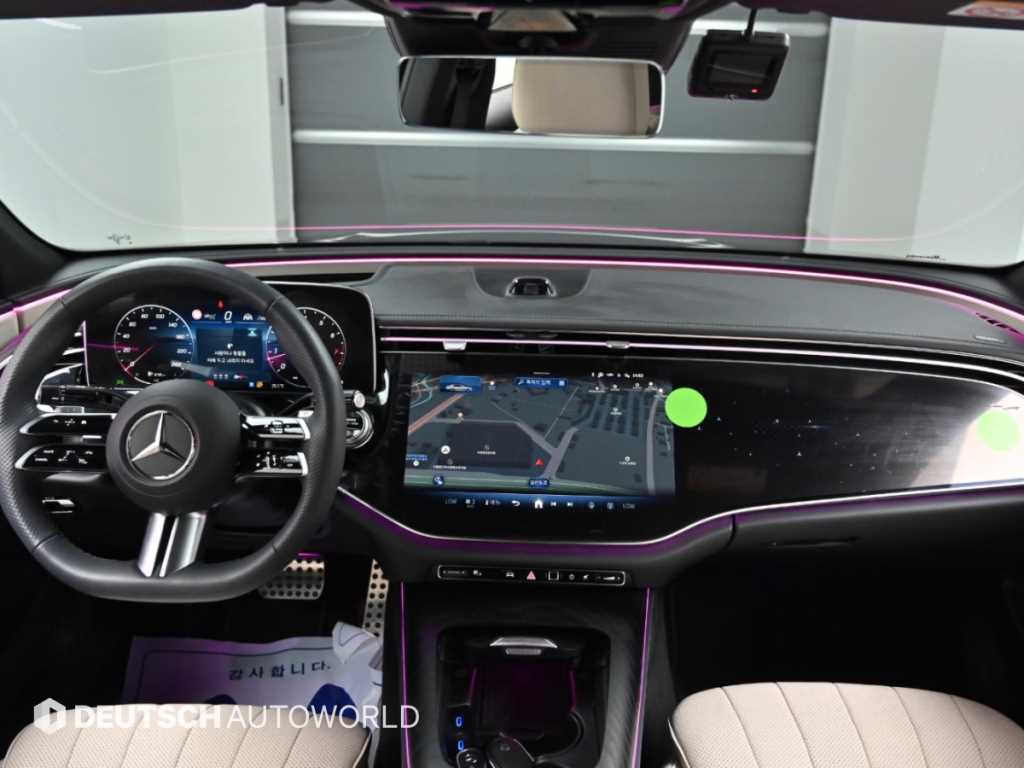Mercedes-Benz E-Class — photo 08