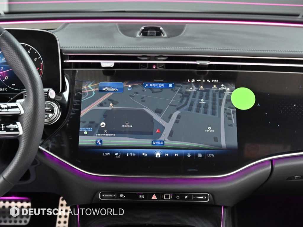 Mercedes-Benz E-Class — photo 15