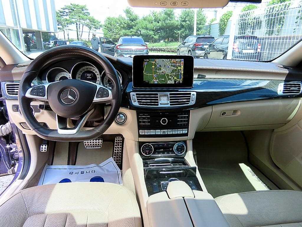 Mercedes-Benz CLS-Class — photo 07