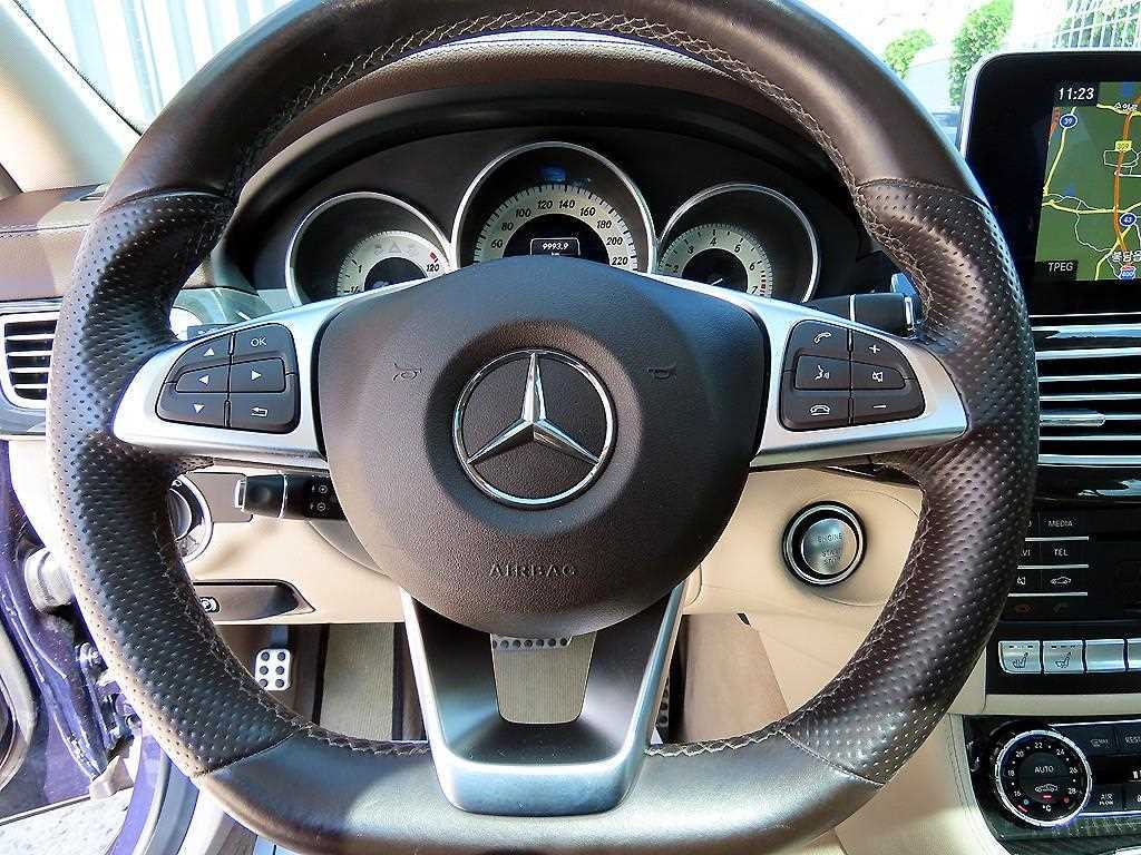 Mercedes-Benz CLS-Class — photo 08