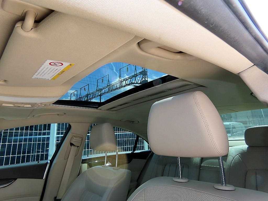 Mercedes-Benz CLS-Class — photo 17