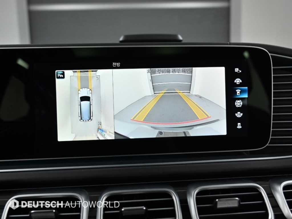Mercedes-Benz GLS-Class — photo 15