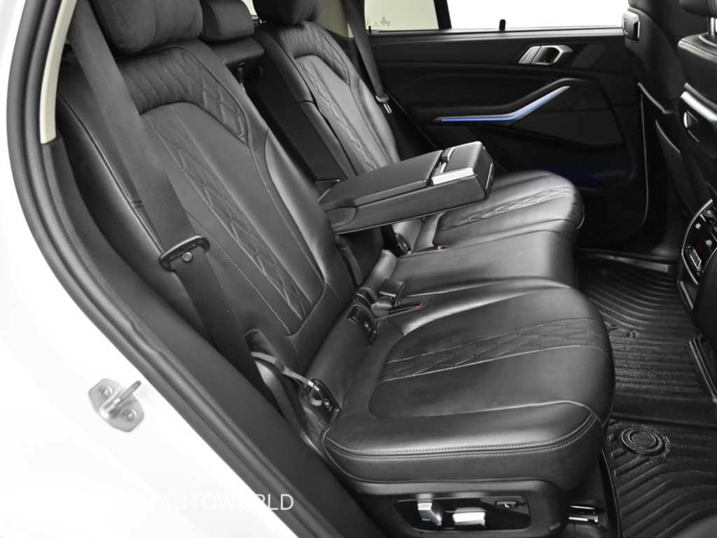 BMW X5 — photo 12