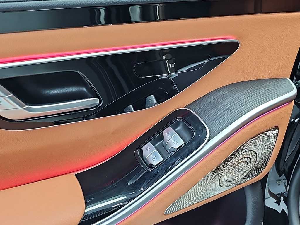 Mercedes-Benz S-Class — photo 13