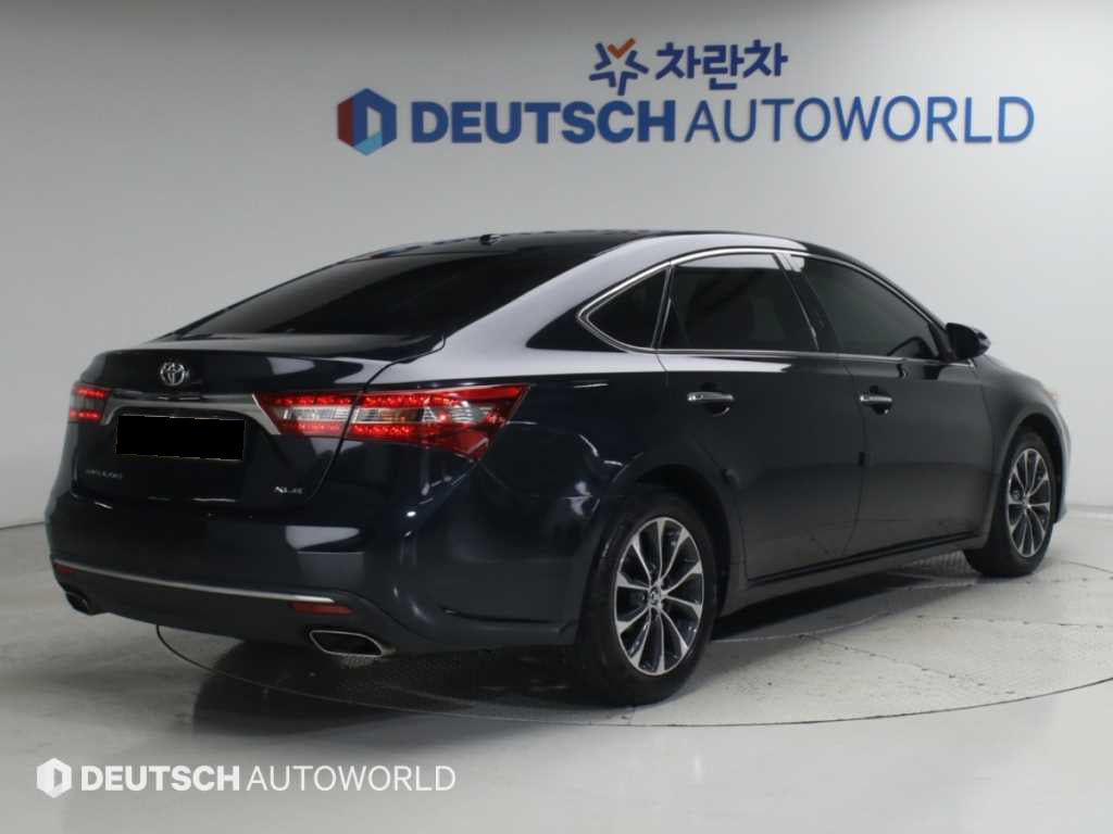 Toyota Avalon — photo 02