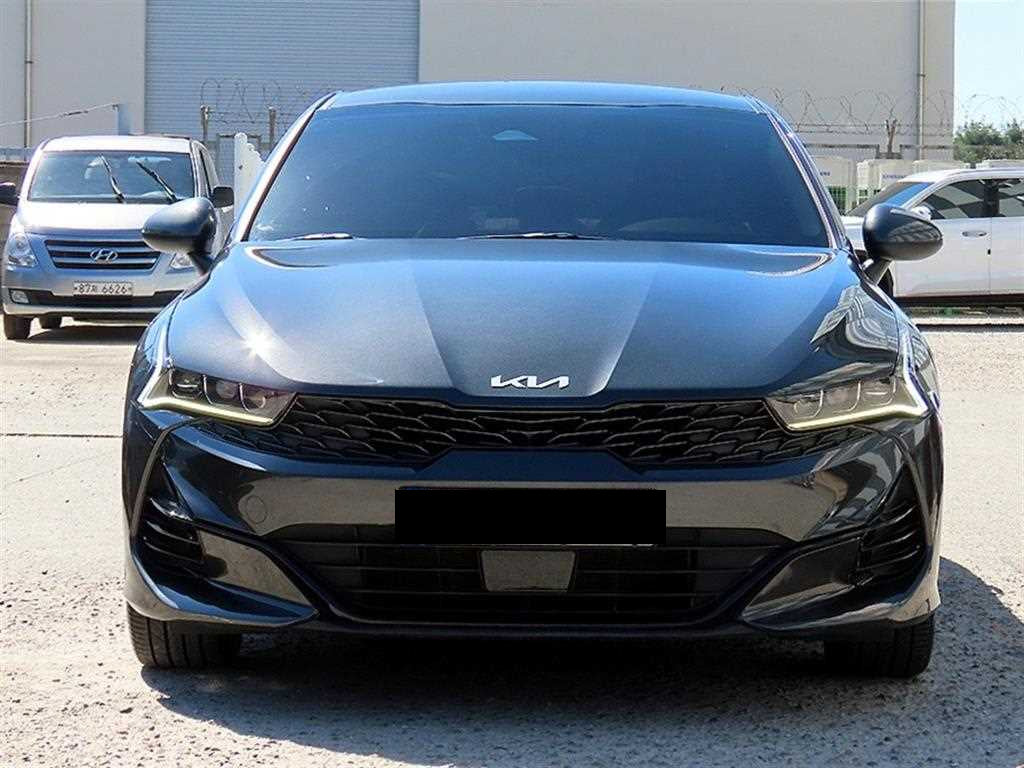 Kia K5 — photo 01