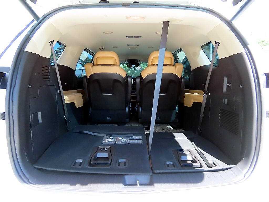 Kia Carnival — photo 16