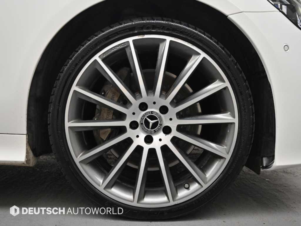 Mercedes-Benz E-Class — photo 05