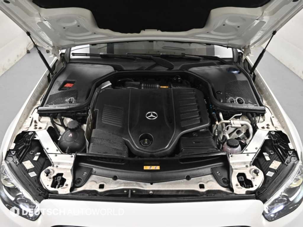 Mercedes-Benz E-Class — photo 06