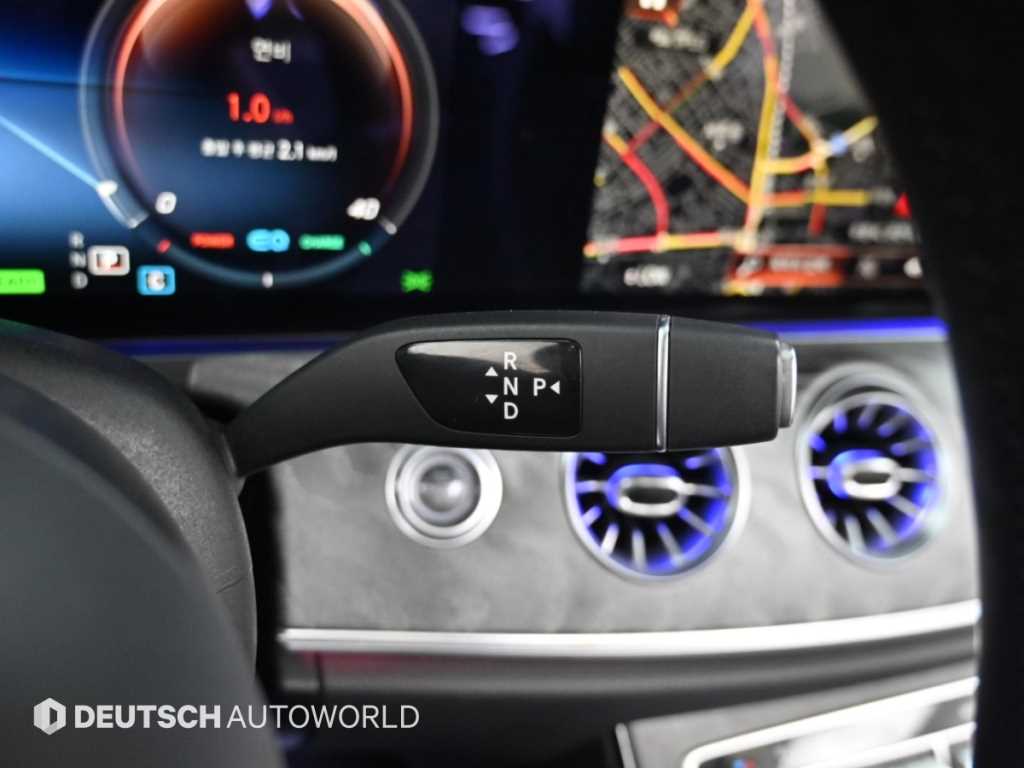 Mercedes-Benz E-Class — photo 09