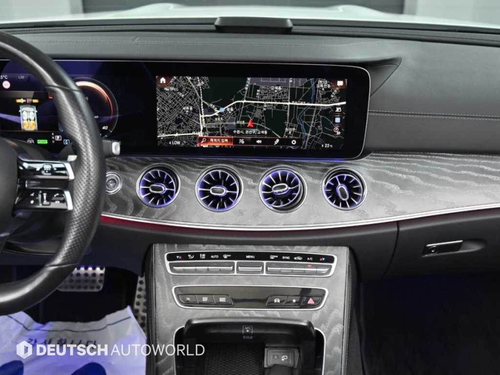 Mercedes-Benz E-Class — photo 14