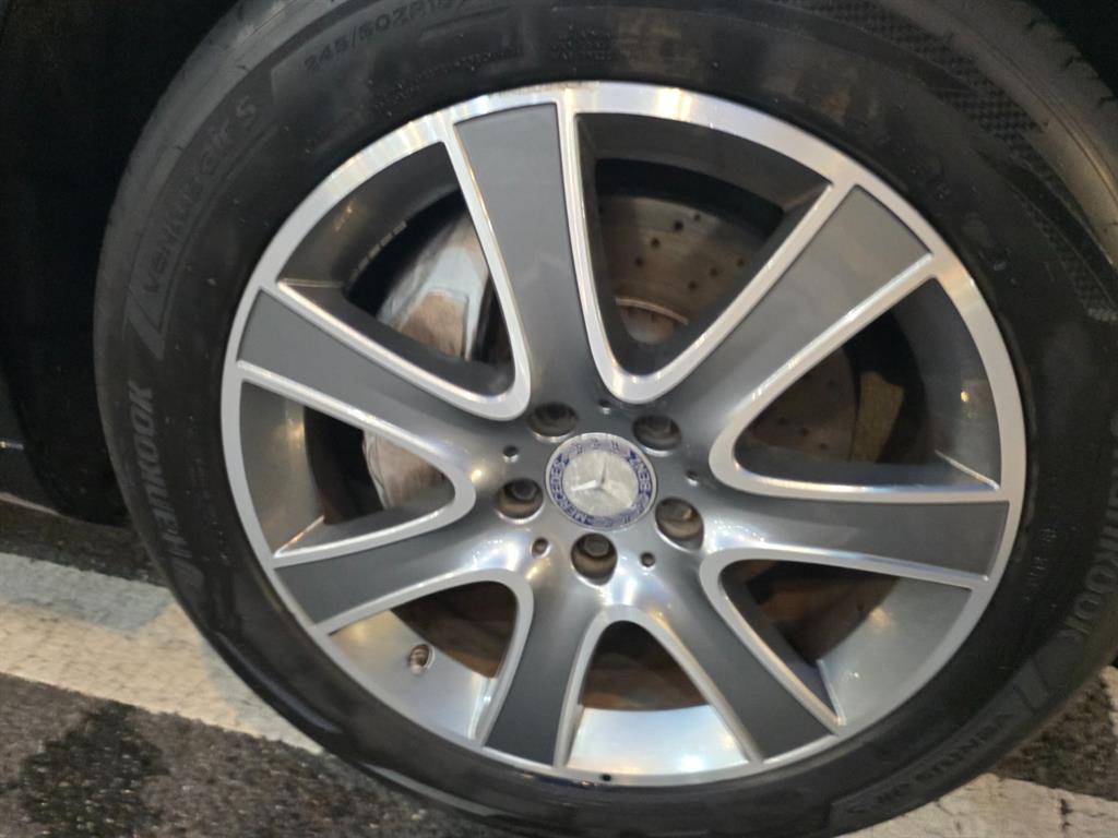 Mercedes-Benz S-Class — photo 16