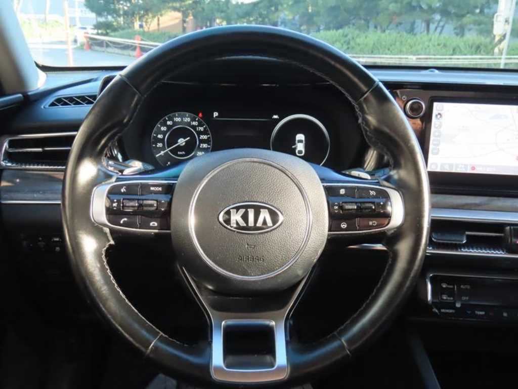 Kia K5 — photo 09