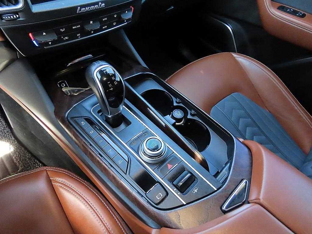 Maserati Levante — photo 10