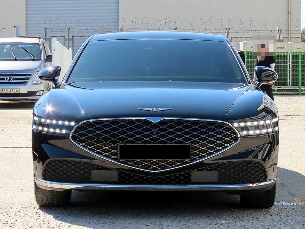 Genesis G90 — photo 01
