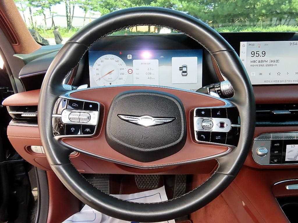 Genesis G90 — photo 08