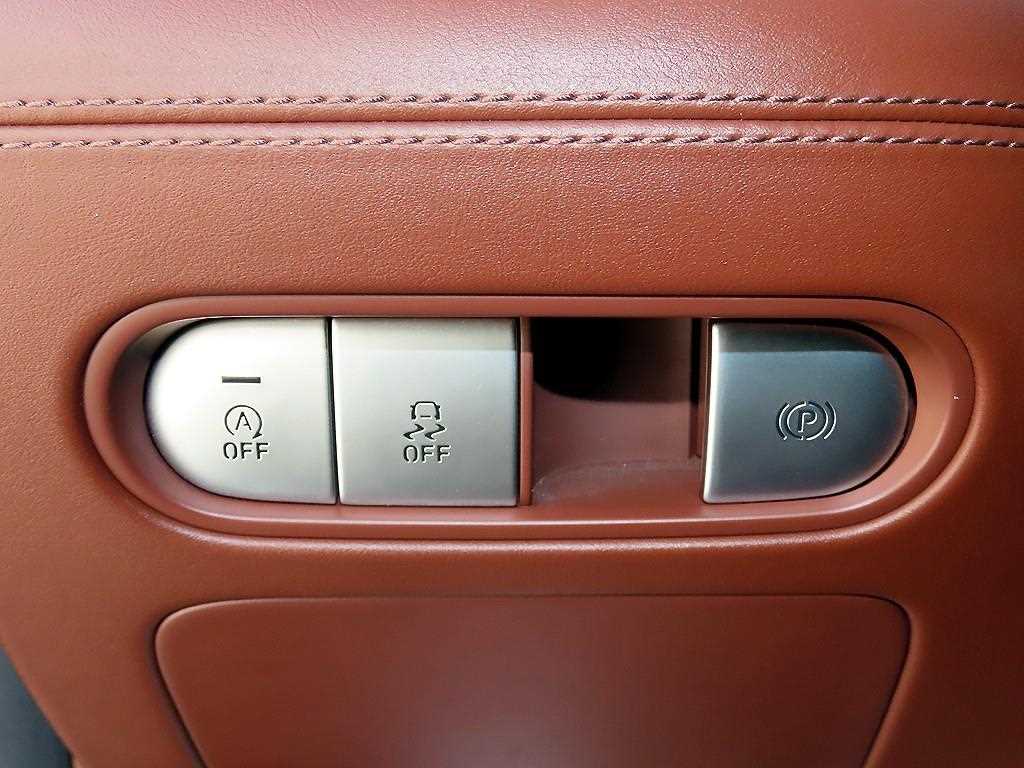 Genesis G90 — photo 12