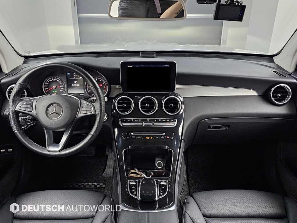 Mercedes-Benz GLC-Class — photo 07