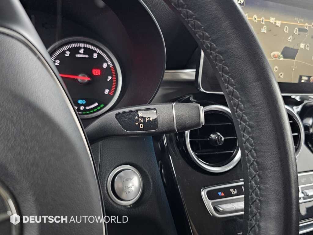 Mercedes-Benz GLC-Class — photo 09