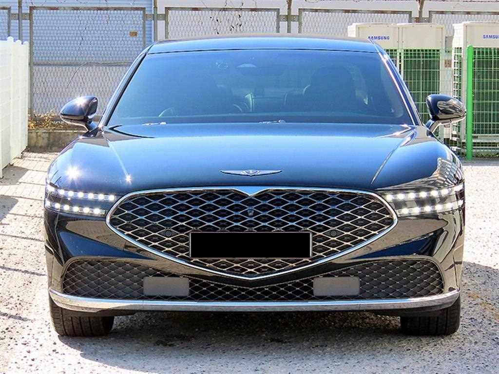 Genesis G90 — photo 01