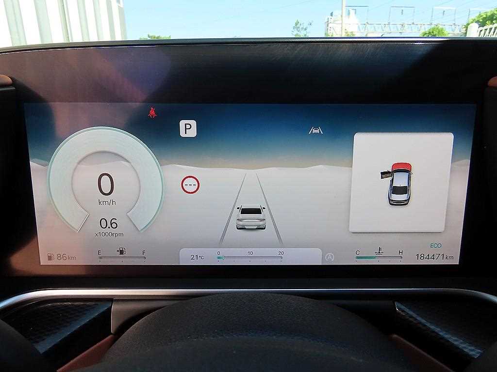Genesis G90 — photo 09