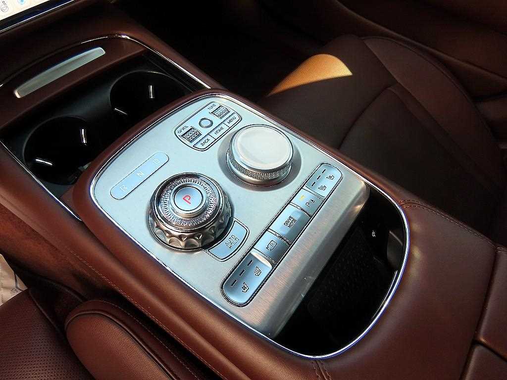 Genesis G90 — photo 10