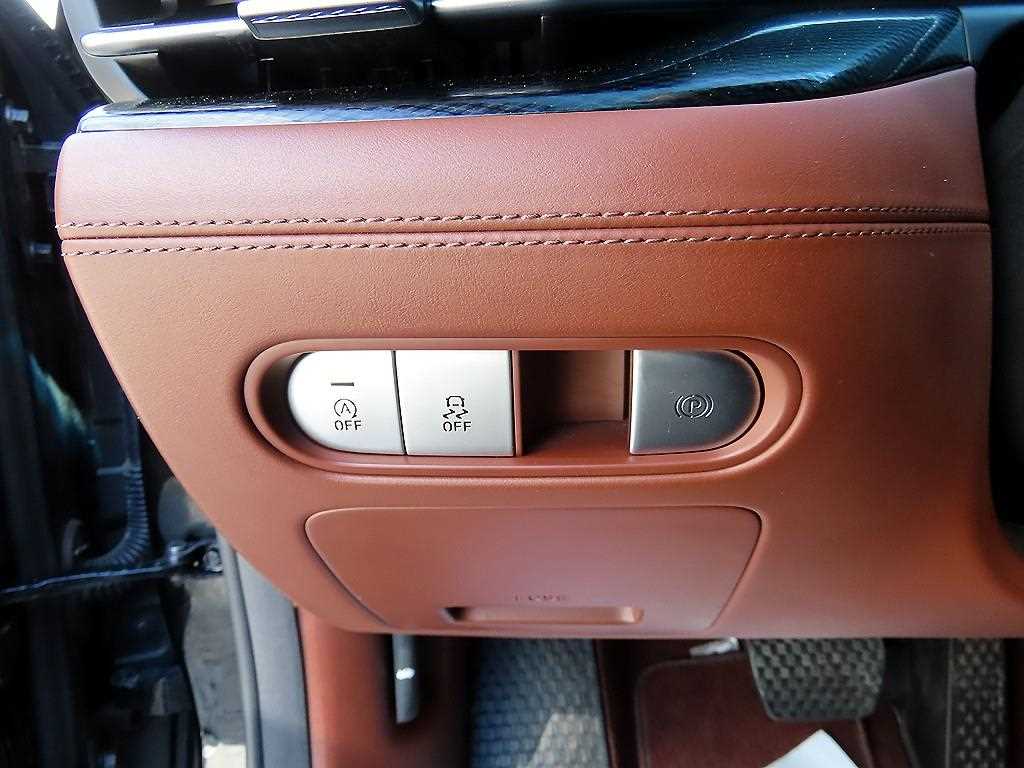 Genesis G90 — photo 12