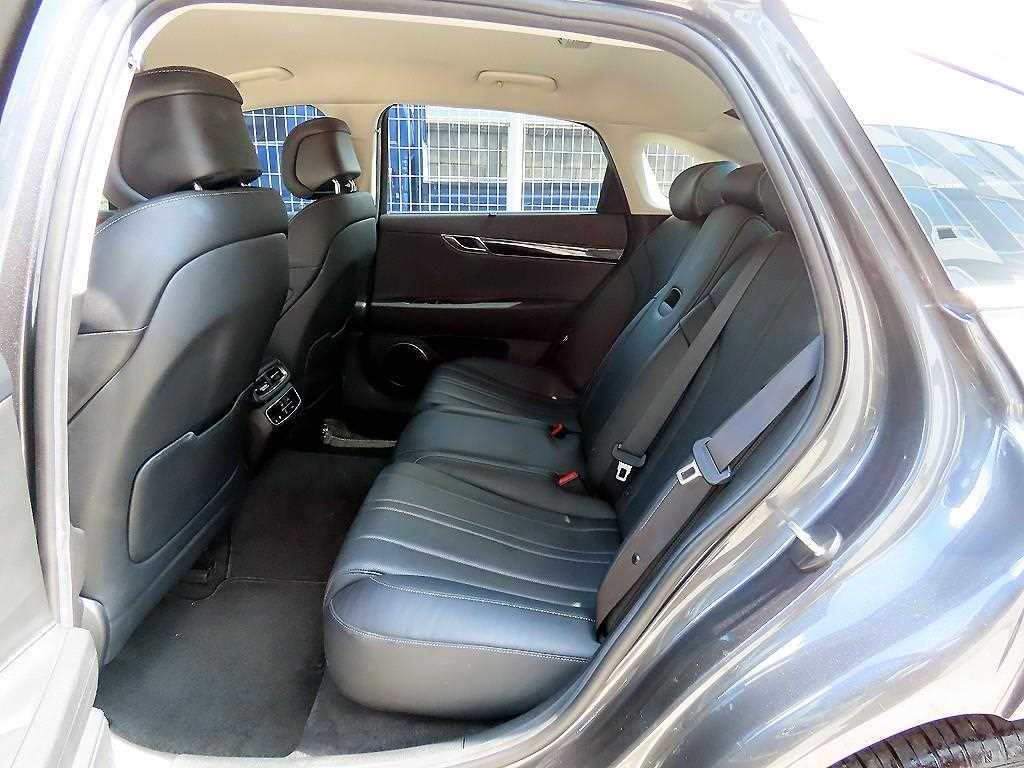 Genesis G80 — photo 06