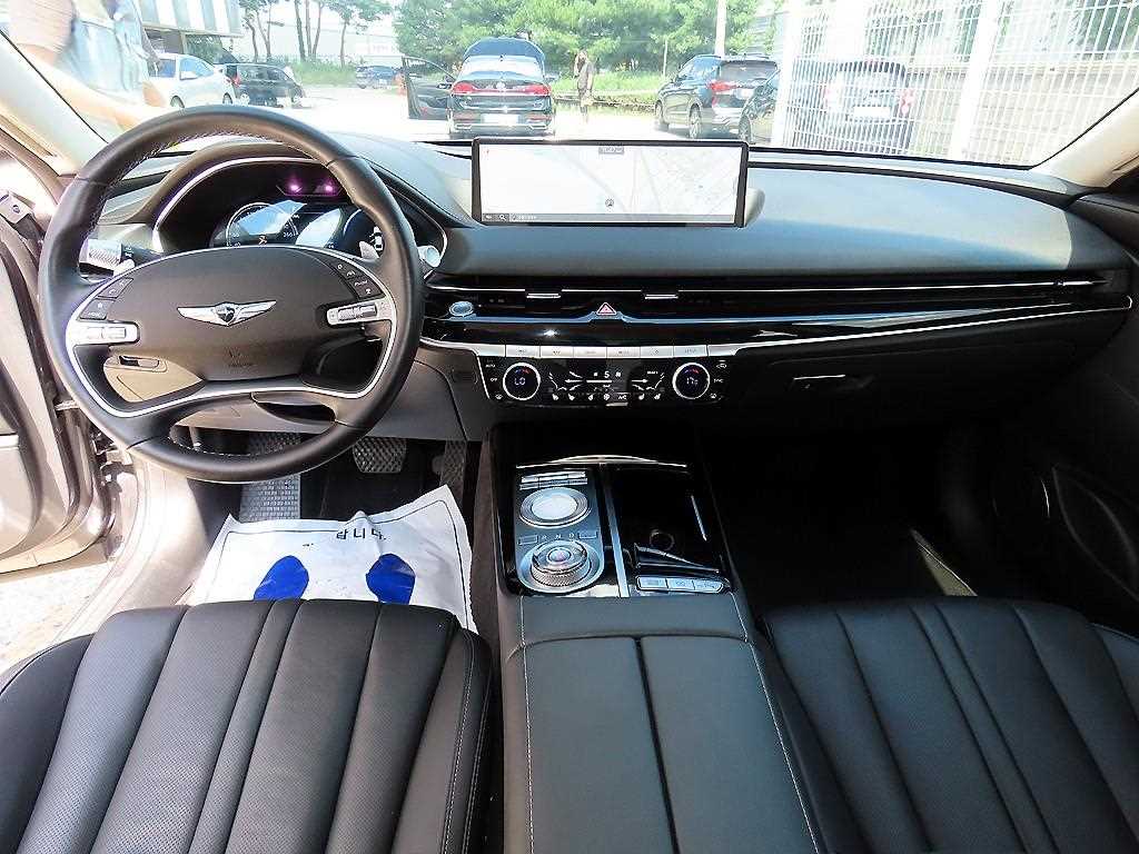 Genesis G80 — photo 07