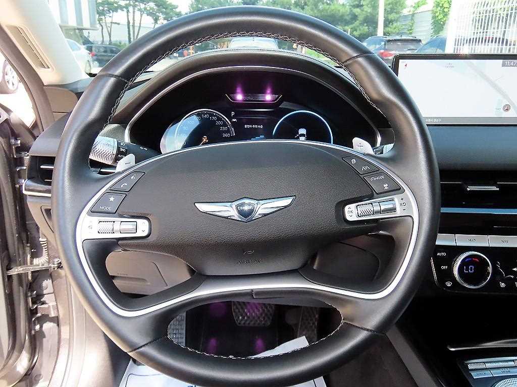 Genesis G80 — photo 08