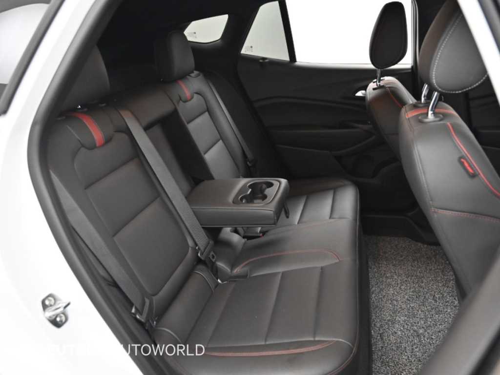 CHEVROLET Trax — photo 12