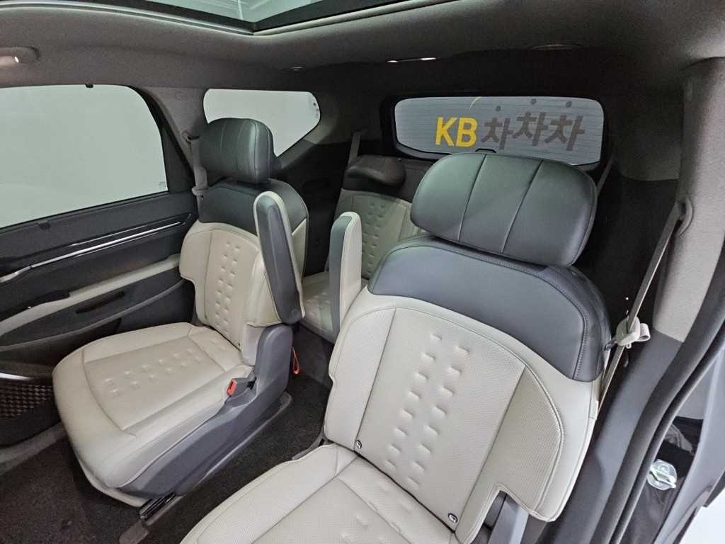 Kia EV9 — photo 12