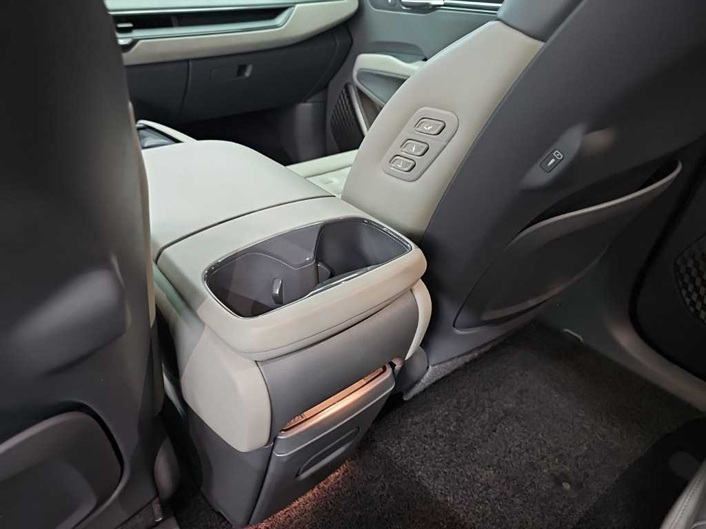 Kia EV9 — photo 15