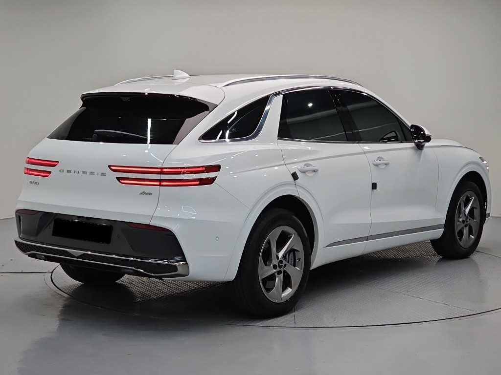 Genesis GV70 — photo 04